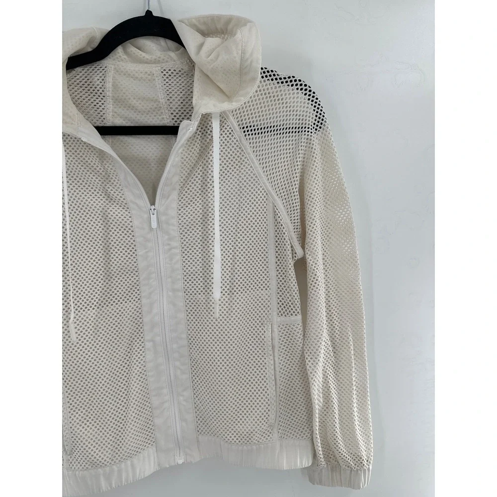 Lululemon Mesh on‎ Mesh Jacket Off White